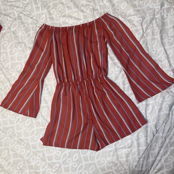 Off the shoulder romper small - Picture 2 of 3